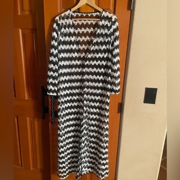 Other - Black/white zig zag lace beach cover up